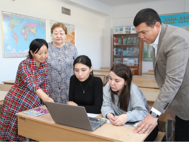 QYZPU географтары жаңа электрондық оқулыққа куәлік алды