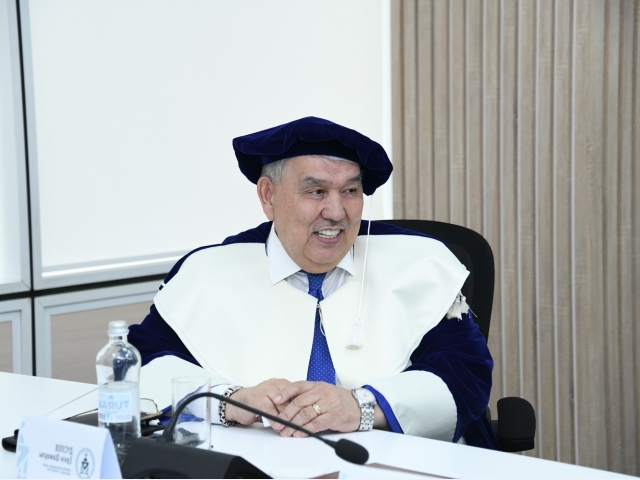 Еркину Шажаулы присвоено звание Почетного профессора университета
