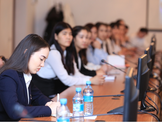 «Қазақ ұлттық қыздар педагогикалық университеті» КеАҚ тұлғалардың бос лауазым орындарына  конкурс жариялайды
