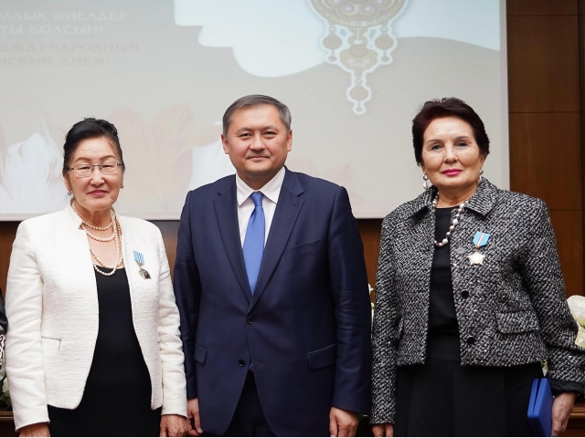 ПРОФЕССОРА QYZPU БЫЛИ НАГРАЖДЕНЫ ОРДЕНОМ «ҚҰРМЕТ»