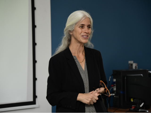 A round table was held with the participation of American teacher Nancy Lindberg