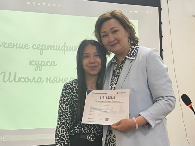 Состоялось торжественное вручение сертификатов 32 слушателям курса «Школа нянечек»