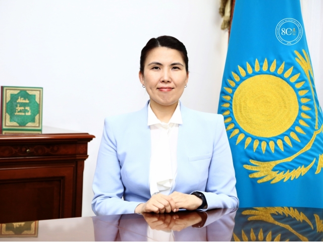 Қазақ ұлттық қыздар педагогикалық университетінің Басқарма төрағасы – ректор Гүлмира Қанай ұстаздарды кәсіби мерекелерімен құттықтайды