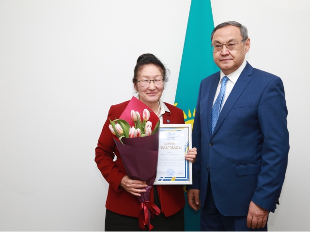 Алғаш рет Найля Базанова атындағы әйел ғалымдарға арналған марапат тағайындалды