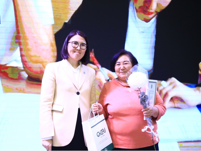 Rector Gulmira Kanai awarded veteran teachers in honor of Teacher's Day