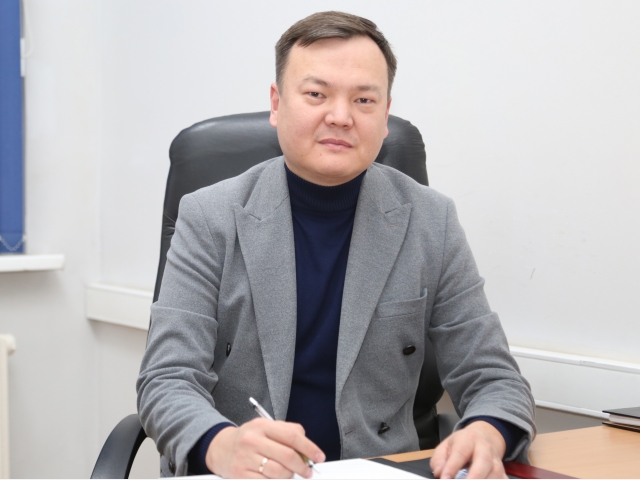 Бағдат Мусин QYZPU Цифрлық офицерін марапаттады