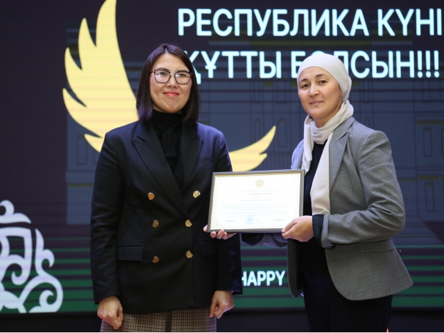 Министр Саясат Нұрбек QYZPU профессорларын марапаттады