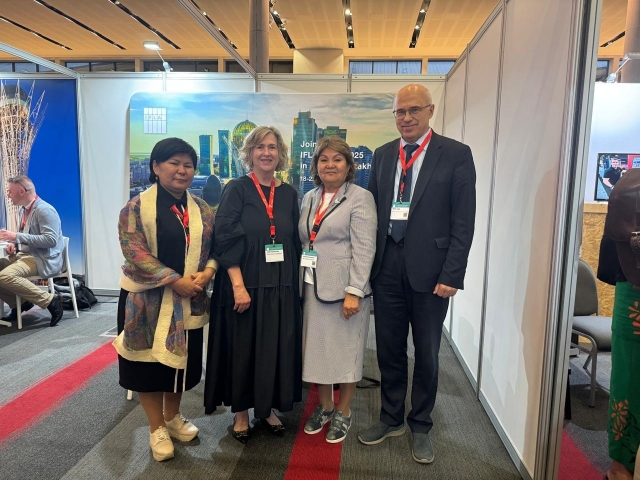 QyzPU Брисбен қаласындағы IFLA Саммитіне қатысуда