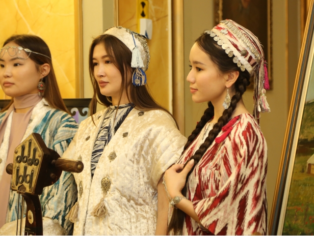 Designer QYZPU presented a unique collection at the Abay Opera and Ballet Theater