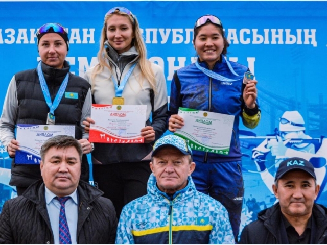 Студентка QYZPU вошла в тройку победителей на Чемпионате Республики по лыжероллерам