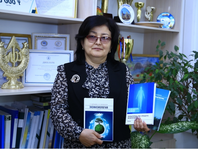 Two new textbooks by QYZPU biologists have been released