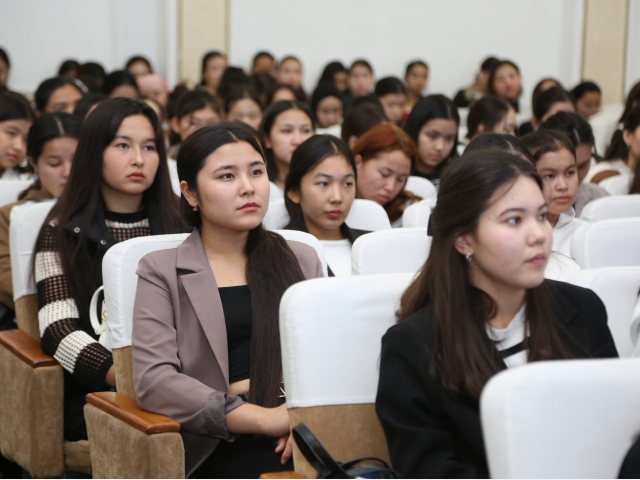 Rector Gulmira Kanai urged freshmen to be honest
