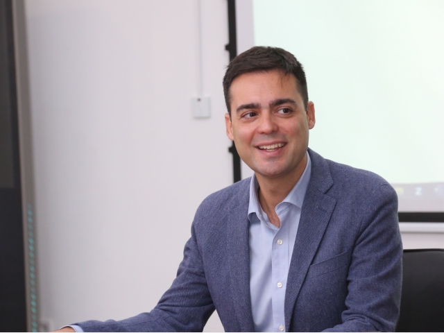 The renowned scholar Dr. Daniel Hernandez-Torrano came to QYZPU