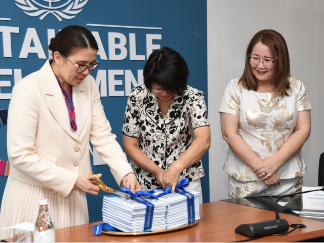 Presentation of textbooks and teaching aids by Gulnaz Salgarayeva